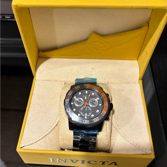 INVICTA Pro Diver Men Model 21556 - Men's Watch Quartz - Picture 6 of 9